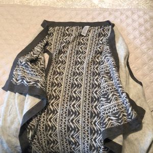 Really comfy and cute- ivivva wrap REVERSIBLE